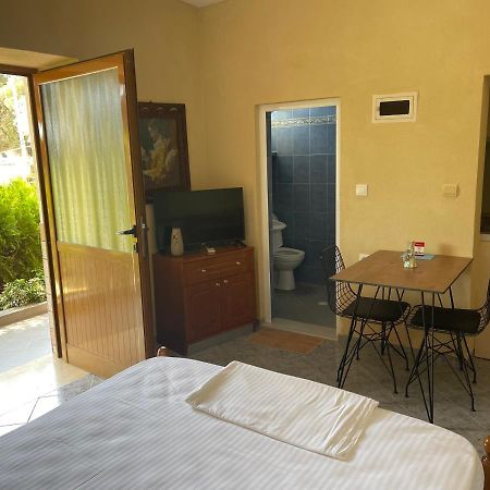 Elias Guest House Саранде Екстериор снимка